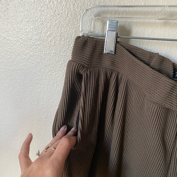 Tailored Athlete Men's Ribbed Pleat Front Cropped Trouser Pants in Brown Size L - Picture 2 of 9